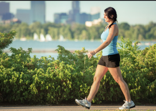 Menghadapi Stres Kerja dengan Mindfulness dengan cara mindful walking