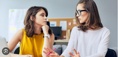 Berbicara dengan orang terpercaya untuk menenangkan pikiran dan mengurangi stres