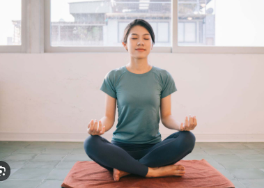 Meditasi dan mindfulness untuk menenangkan pikiran dan fokus