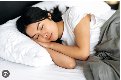 Mengatur pola tidur sehat untuk menenangkan pikiran dan meningkatkan kualitas istirahat