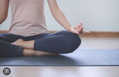 Praktik mindfulness sehari-hari untuk menenangkan pikiran dan meningkatkan fokus